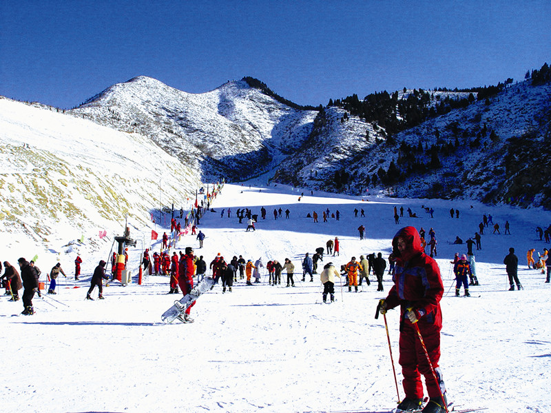 华东顶级滑雪场金象山滑雪一日游（汽车，每周日发团）